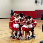 girls 4th 22 huddle